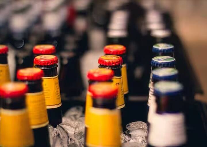 ਅਸੀਂ ਗੱਲ ਕਰ ਰਹੇ ਹਾਂ ਦੁਨੀਆ ਦੀ ਸਭ ਤੋਂ ਮਹਿੰਗੀ ਬੀਅਰ ਦੀ। ਇਸ ਦੀ ਕੀਮਤ ਇੰਨੀ ਜ਼ਿਆਦਾ ਹੈ ਕਿ ਇੰਨੇ ਪੈਸੇ ਨਾਲ ਤੁਸੀਂ ਦਿੱਲੀ 'ਚ ਬੰਗਲਾ ਖਰੀਦ ਸਕਦੇ ਹੋ। ਕਈ ਲਗਜ਼ਰੀ ਕਾਰਾਂ ਖਰੀਦ ਸਕਦੇ ਹਨ।