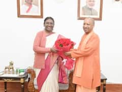 In Pics: तस्वीरों में देखिए राष्ट्रपति द्रौपदी मुर्मू और सीएम योगी की मुलाकात, खादी की शॉल और श्रीकृष्ण की मूर्ति की भेंट