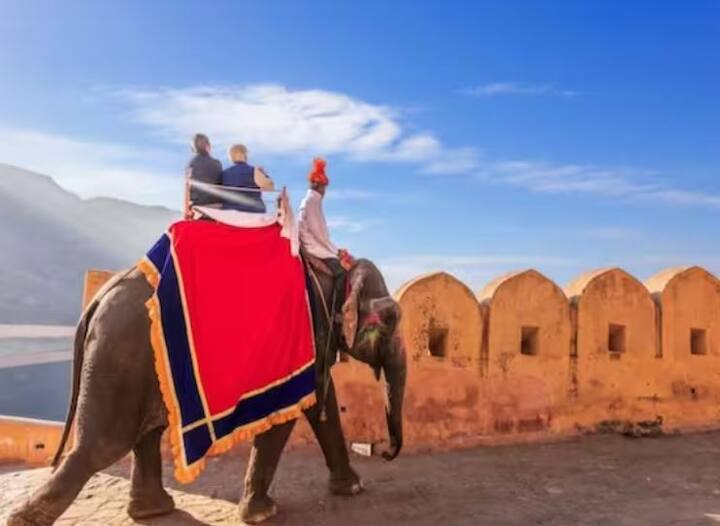 ਇਹ ਪੈਕੇਜ 7 ਦਿਨ ਅਤੇ 6 ਰਾਤਾਂ ਲਈ ਹੈ। ਇਹ ਇੱਕ ਫਲਾਈਟ ਪੈਕੇਜ ਹੈ ਜਿਸ ਵਿੱਚ ਤੁਹਾਨੂੰ ਇੰਦੌਰ ਤੋਂ ਜੈਪੁਰ ਤੱਕ ਦੀ ਫਲਾਈਟ ਟਿਕਟ ਮਿਲੇਗੀ।