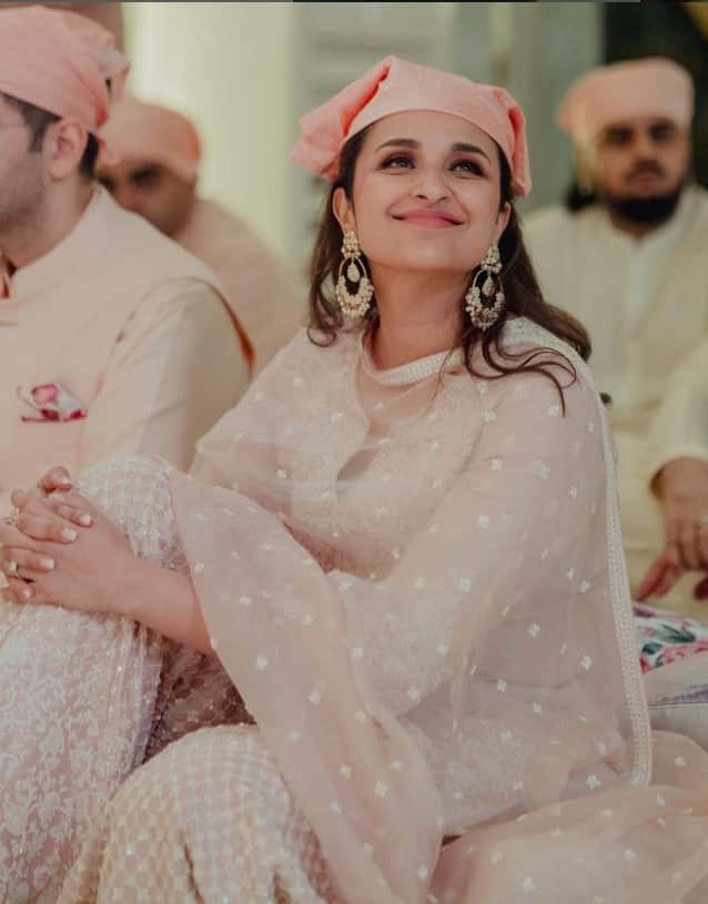 ਦੱਸ ਦਈਏ ਕਿ ਪਿਛਲੇ ਮਹੀਨੇ ਰਾਘਵ ਚੱਢਾ ਦੇ ਜਨਮਦਿਨ 'ਤੇ ਸ਼ੁਭਕਾਮਨਾਵਾਂ ਦਿੰਦਿਆਂ ਹੋਇਆਂ ਪਰਿਣੀਤੀ ਚੋਪੜਾ ਨੇ ਕਿਹਾ ਸੀ, 'ਤੁਸੀਂ ਮੈਨੂੰ ਰੱਬ ਵਲੋਂ ਦਿੱਤਾ ਗਿਆ ਸਭ ਤੋਂ ਵਧੀਆ ਤੋਹਫਾ ਹੋ, ਮੇਰੀ ਰਾਗਾਈ! ਤੁਹਾਡੀ ਸ਼ਾਂਤੀ ਹੀ ਮੇਰੀ ਦਵਾਈ ਹੈ। ਅੱਜ ਮੇਰਾ ਮਨਪਸੰਦ ਦਿਨ ਹੈ ਕਿਉਂਕਿ ਮੇਰੇ ਲਈ ਅੱਜ ਤੁਹਾਡਾ ਜਨਮ ਹੋਇਆ ਸੀ।