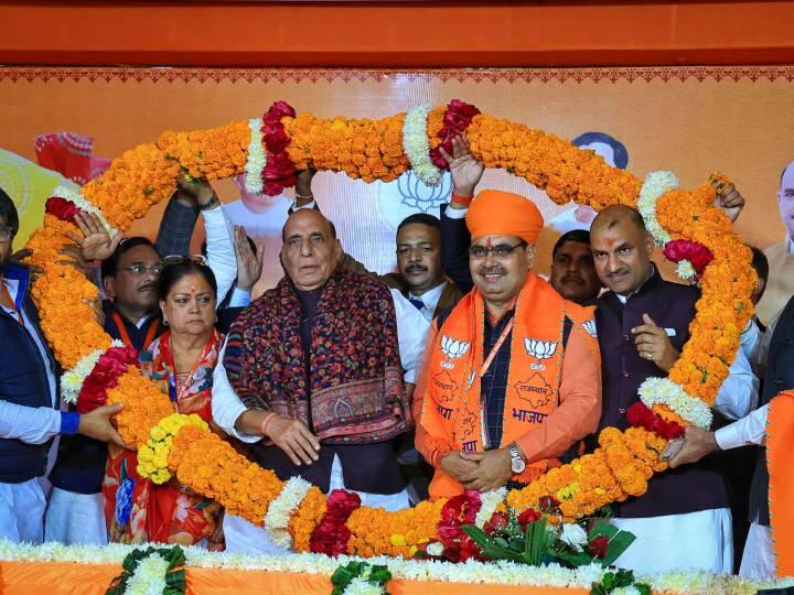 Rajasthan New CM Bhajanlal Sharma Story To Defeat Vasundhara Raje कहानी भजनलाल की: टिकट मिलते ही हुई बीजेपी में बगावत, पहला चुनाव जीतते ही दो बार की सीएम वसुंधरा को पछाड़ा