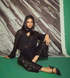 Meenakshi Chaudhary Images : మీనాక్షి చౌదరి బ్లాక్​ అండ్ బోల్డ్ ఫోటోషూట్