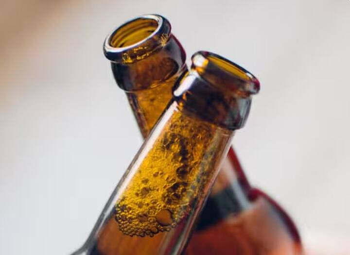 ਸਭ ਤੋਂ ਮਹਿੰਗੀ ਬੀਅਰ ਦੀ ਗੱਲ ਕਰੀਏ ਤਾਂ ਇਸ ਬੀਅਰ ਦੀ ਕੀਮਤ 5 ਲੱਖ ਡਾਲਰ ਹੈ। ਜੇਕਰ ਤੁਸੀਂ ਇਸਨੂੰ ਭਾਰਤੀ ਰੁਪਏ ਵਿੱਚ ਬਦਲਦੇ ਹੋ ਤਾਂ ਇਹ 4 ਕਰੋੜ ਰੁਪਏ ਤੋਂ ਵੱਧ ਹੋ ਜਾਵੇਗਾ।