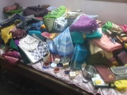 Karur news gold stolen by breaking the door of two locked houses in one day TNN ஒரே நாளில் இரண்டு  பூட்டிய வீட்டின் கதவை உடைத்து நகை திருட்டு  - அரவக்குறிச்சியில் அதிர்ச்சி