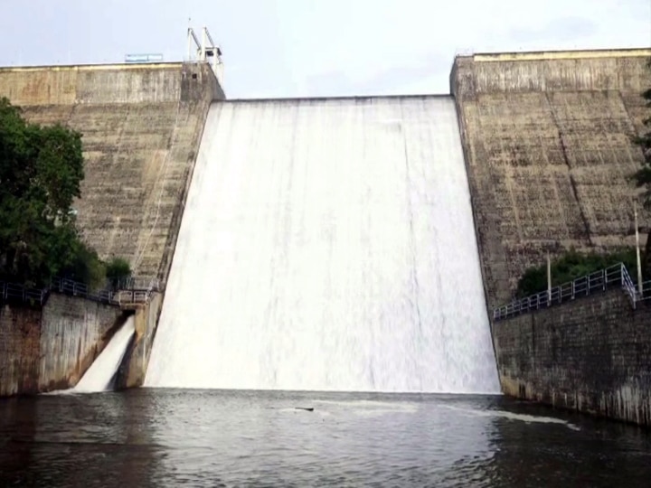Theni: முழு கொள்ளளவை எட்டி நிரம்பி வழிந்தோடும் சோத்துப்பாறை, மஞ்சளாறு அணை