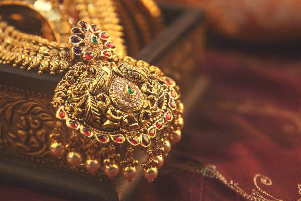 gold rate today silver rate today 12 december gold silver latest price in mumbai pune nashik delhi chennai Gold Silver Rate Today check latest rate here Gold Rate Today : लग्नसराईत सोन्याला मोठी मागणी! आज सोने-चांदीचा दर काय? जाणून घ्या