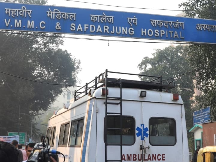 Safdarjung Hospital Doctor Suicide Case Questions raised he hanged himself by making noose out of sheet ANN Delhi Doctor Suicide: सफदरजंग अस्पताल के डॉक्टर की खुदकुशी पर उठ रहे सवाल, चादर का फंदा बनाकर लगाई थी फांसी