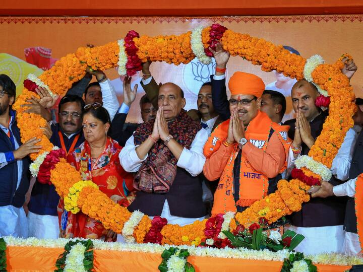 भजनलाल शर्मा ब्राह्मण समाज से संबंध रखते हैं. राजस्थान में करीब 7 फीसदी आबादी स्वर्ण समाज की है. ऐसे में इस समुदाय से राज्य का सीएम बनाकर बीजेपी इस समाज के वोट बैंक को साधने की पुरजोर कोशिश की है.