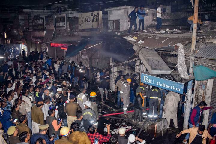 কড়া নিরাপত্তারও ব্যবস্থা থাকছে মেলার প্রতিটি প্রান্তে। সব মিলিয়ে ৫ হাজার জন নিরাপত্তা আধিকারিক মোতায়েন থাকবেন এবার। প্রত্যেককে বিশেষ ট্রেনিং-ও দেওয়া হবে বলে খবর। শিশু ও মহিলাদের নিরাপত্তার জন্য সিভিল ড্রেসেও থাকবেন নিরাপত্তা আধিকারিকরা।
