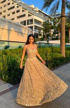 Anushka Sen: ਅਨੁਸ਼ਕਾ ਸੇਨ ਨੇ ਹੈਵੀ ਡਰੈੱਸ ਪਹਿਨ ਫਲਾਂਟ ਕੀਤੀ ਬੈਕ, ਤਸਵੀਰਾਂ ਨਾਲ ਵਧਾਇਆ ਇੰਟਰਨੈੱਟ ਦਾ ਤਾਪਮਾਨ