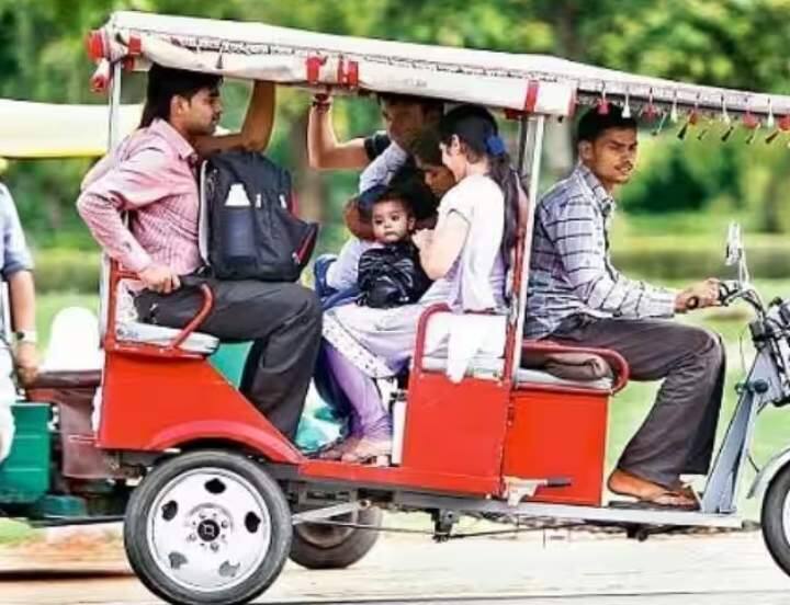 40% e-rickshaws illegal on Delhi roads Center insists on bringing  more economical scheme Delhi की सड़कों पर 40% ई-रिक्शा अवैध, केंद्र का इससे भी किफायती योजना लाने पर जोर 