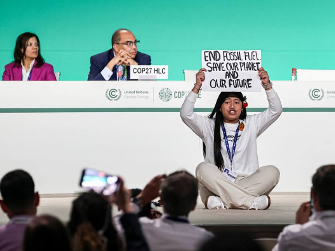 End Fossil Fuels Licypriya Kangujam 12-Year Old Indian Climate Activist Bursts On To COP28 Stage Holding Sign Applauded 'End Fossil Fuels': 12-Year-Old Indian Climate Activist Bursts On To COP28 Stage Holding Sign, Applauded