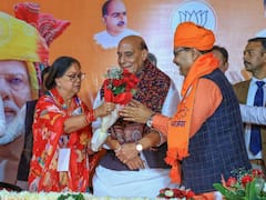 Rajasthan New CM: राजस्थान में सस्पेंस खत्म, भजनलाल शर्मा होंगे CM, वसुंधरा राजे ने दिया गुलदस्ता, देखें तस्वीरें