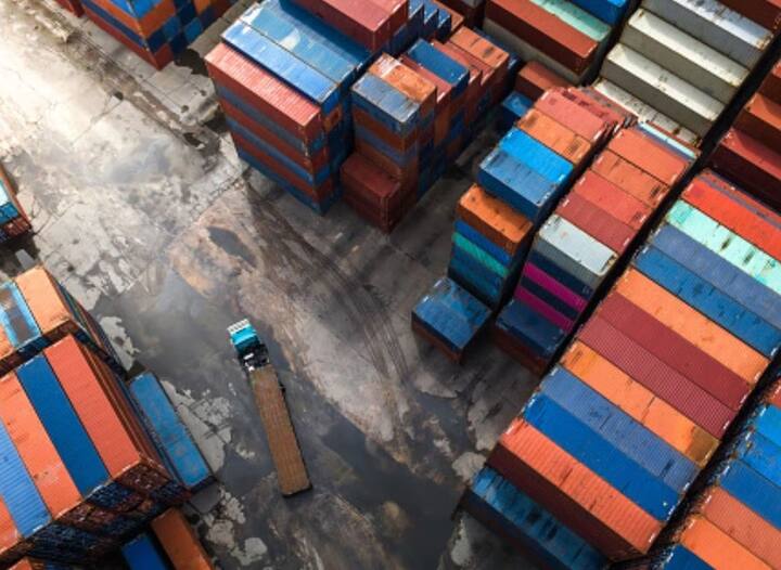 ભારત વિશ્વના 192 દેશોમાં લગભગ 7500 વસ્તુઓની નિકાસ કરે છે. અહીં આપણે જાણીએ છીએ કે ભારત કયા દેશો સાથે સૌથી વધુ વેપાર કરે છે.