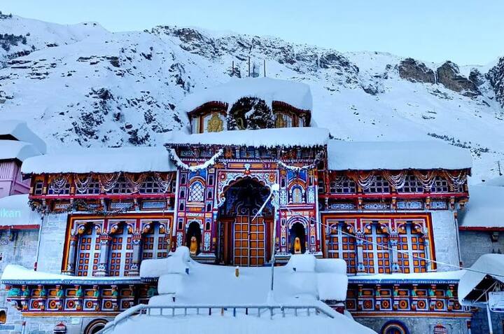 બદ્રીનાથ યાત્રા 2023 - ભગવાન બદ્રી વિશાલ એટલે કે બદ્રીનાથ ધામના દરવાજા 27 એપ્રિલ 2023 ના રોજ ખોલવામાં આવ્યા હતા અને યાત્રા 15 નવેમ્બર 2023 ના રોજ સમાપ્ત થઈ હતી. બદ્રીનાથને વૈકુંઠ ધામની જેમ પૂજવામાં આવે છે. આ વર્ષે 50 લાખથી વધુ શ્રદ્ધાળુઓએ અહીં દર્શન કર્યા હતા.