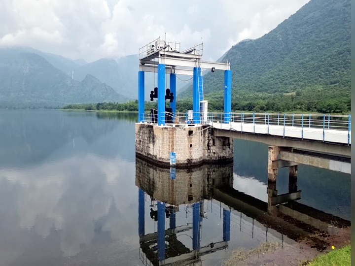 Theni: முழு கொள்ளளவை எட்டி நிரம்பி வழிந்தோடும் சோத்துப்பாறை, மஞ்சளாறு அணை