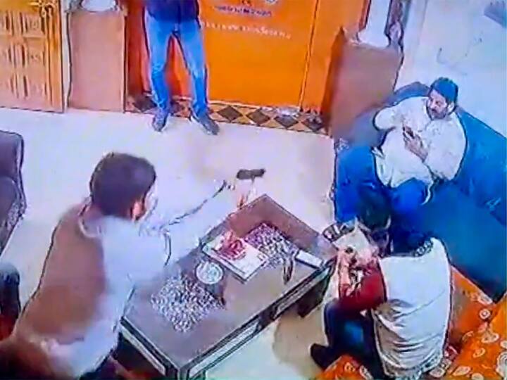 Karni Sena Chief Gogamedi Killing Jaipur Police Arrest Woman For Providing Weapons, Giving Shelter To Shooter Karni Sena Chief's Killing: Jaipur Police Arrest Woman For Providing Weapons, Giving Shelter To Shooter