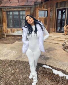 Jassym Lora Pics: खूबसूरत अदाएं..परफेक्ट फिगर, बला की हसीन दिखती हैं क्रिकेटर आंद्रे रसेल की वाइफ, तस्वीरें देख खो बैठेंगे होश