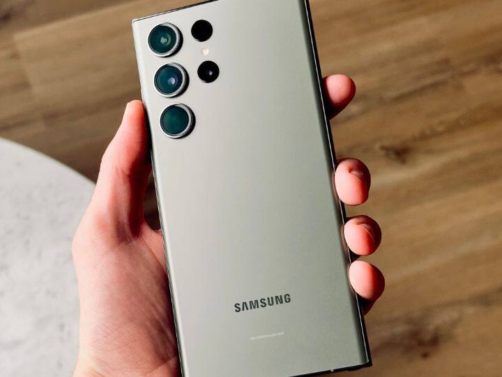 इनके अलावा भी सैमसंग गैलेक्सी S23 अल्ट्रा, गैलेक्सी Z फोल्ड 5, नथिंग फोन 2, मोटोरोला एज 40 प्रो, आदि कई बेहतरीन स्मार्टफोन इस साल लॉन्च हुए हैं. अगले साल भी फ्लैगशिप स्मार्टफोन की भरमार रहने वाली है.