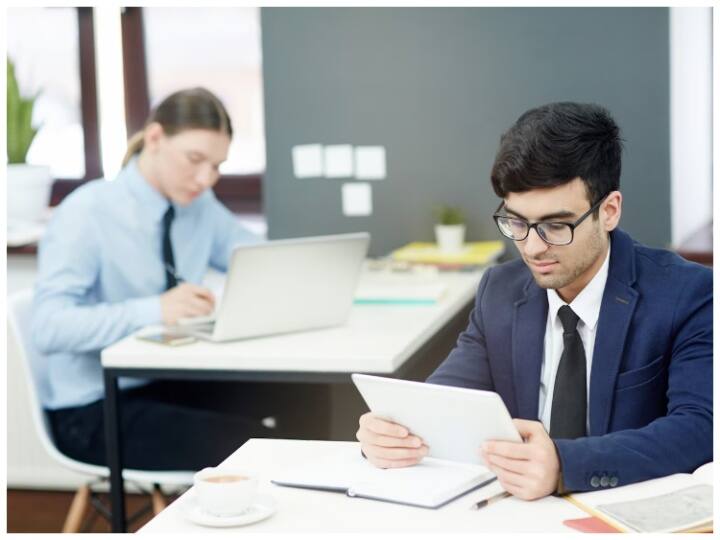 अप्लाई करने के लिए जनरल, ओबीसी, ईडब्ल्यूएस कैटेगरी के कैंडिडेट्स को 750 रुपये फीस देनी होगी. वहीं एससी, एसटी, पीएच कैटेगरी के कैंडिडेट्स को फीस नहीं देनी है.