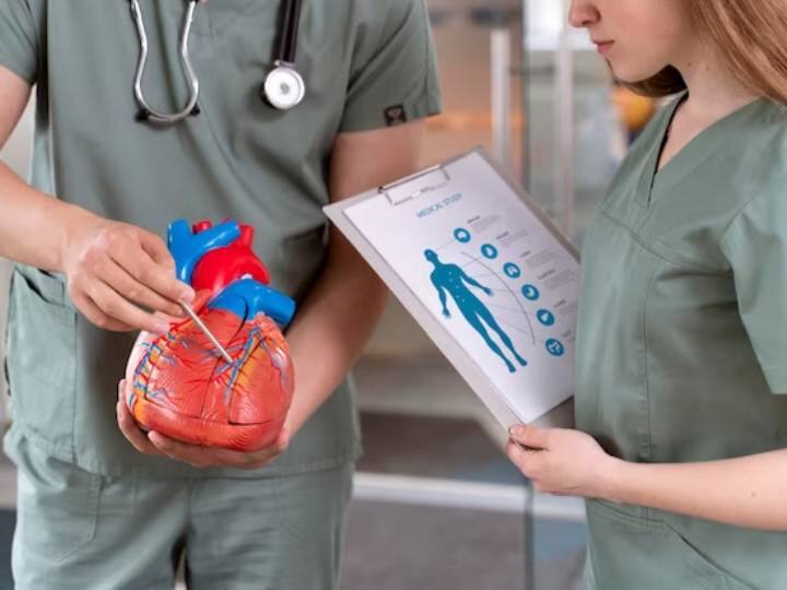 What is the difference between cardiac arrest and sudden cardiac death कार्डियक अरेस्ट और हार्ट अटैक में अंतर और ये कब आते हैं और इनमें से कौन सा ज्यादा खतरनाक है