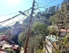 अंडरग्राउंड होंगी हवा में लटक रही बिजली की तारें, सुक्खू सरकार ने 65 करोड़ का बजट किया मंजूर