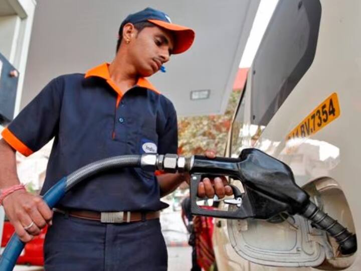 Petrol Diesel Price Today Fuel Price  in Kolkata India 16 December Petrol Diesel Price: পেট্রোলের দরে হেরফের, দাম কমল আগ্রা-সহ একাধিক শহরে, কলকাতায় কত ?