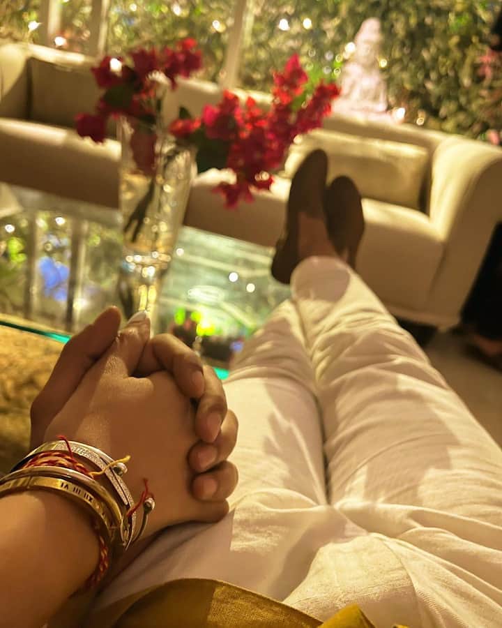 बता दें कि तारा सुतारिया से अलग होने के बाद अब आदर जैन को अपना नया प्यार मिल गया है. इन दिनों वो अलेखा आडवाणी को डेट कर रहे हैं.