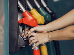 आपकी गाड़ी में पड़ रहा है मिलावटी पेट्रोल, पंप वाले ये चीज मिला रहे