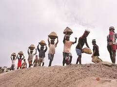 E Shram Card: ઇ-શ્રમ કાર્ડ શું છે ? જેની મદદથી બેરોજગાર લોકોની બદલાઇ જાય છે કિસ્મત