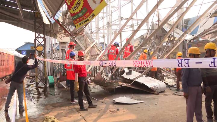 সেই সময়েই শেডও ভেঙে যায়। তারফলেই জখম হয়েছেন যাত্রীরা। এদিন এই দুর্ঘটনায় প্রবল ক্ষোভ ছড়িয়েছে সাধারণ যাত্রীদের মধ্যে। বারবার বলা সত্ত্বেও কেন দেখভাল করা হয়নি সেই প্রশ্ন তুলেছেন তাঁরা।