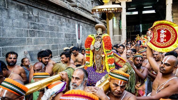 The Vaikunda Ekadasi festival at Srirangam temple began with a bang among thousands of devotees Vaikunda Ekadasi: ஸ்ரீரங்கம் கோவிலில் வைகுண்ட ஏகாதசி திருவிழா தொடக்கம் - பக்தர்கள் பரவசம்