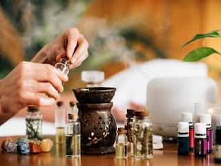 Discover Magic Of Ayurveda: 10 आयुर्वेदिक ब्यूटी प्रोडक्ट जिसके इस्तेमाल से आप रातोंरात पा सकते हैं ग्लोइंग स्किन