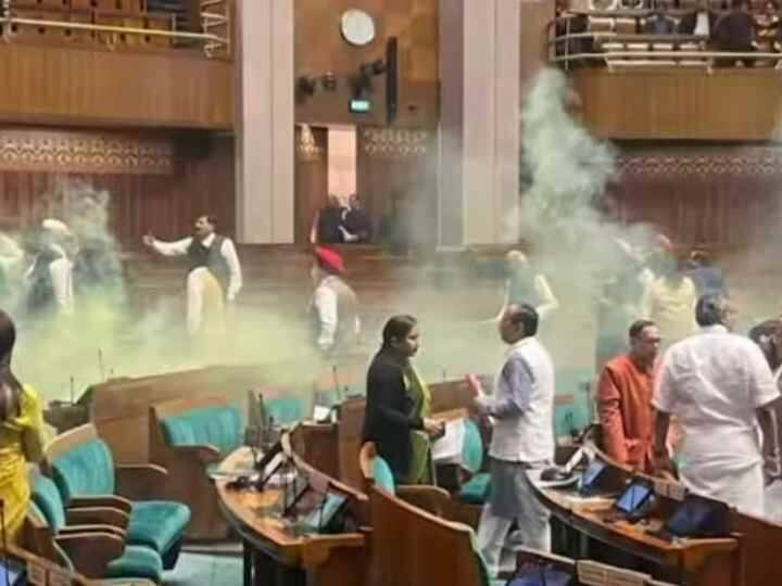 Lok Sabha Security breach Parliament 5 Of 6 Involved In Parliament Smoke Scare Arrested Lok Sabha Security Breach: పార్లమెంట్‌ ఘటనలో ఐదుగురు అరెస్ట్, మరొకరి కోసం గాలింపు