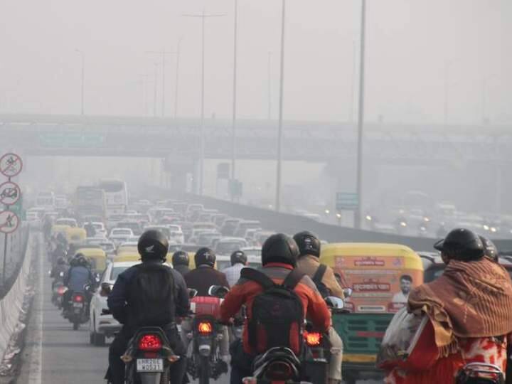 Delhi Weather Update severe cold again in alaeming Air pollution level  AQI 946 Latest Update  Delhi Weather: दिल्ली में फिर कड़ाके की ठंड के साथ प्रदूषण का स्तर गंभीर, आईपी एक्सटेंसन में AQI 946