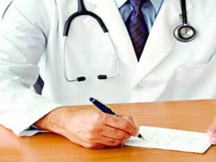 Uttar Pradesh Badaun Doctor allegation of removing woman eyes during post-mortem FIR registered UP News: पोस्टमार्टम के दौरान महिला की आंखें निकालने का आरोप, DM की जांच में पुष्टि, डॉक्टरों पर FIR