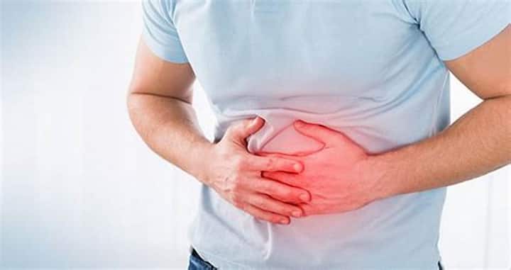 कोल्ड्रिंक्स नियमित प्यायल्याने पचनशक्ती बिघडते. अपचन, गॅसेस, मूळव्याध, जुलाब अशा प्रकारचे आजार कोल्ड्रिंक्समुळे होण्याची शक्यता असते. आतड्यांचे आरोग्य बिघडून त्याचे आजार होण्याची शक्यताही कोल्डड्रिंक्समुळे वाढते. (Photo Credit : pexel.com)