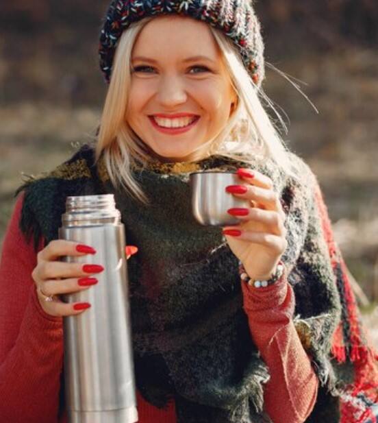 ਸਰਦੀਆਂ ਵਿੱਚ ਸਰੀਰ ਵਿੱਚ ਪਾਣੀ ਦੀ ਕਮੀ ਕਿਉਂ ਹੁੰਦੀ ਹੈ?-ਘੱਟ ਪਾਣੀ ਪੀਣ ਦੀ ਇੱਛਾ,ਹਵਾ ਵਿੱਚ ਖੁਸ਼ਕੀ,ਘਰ ਦੇ ਅੰਦਰ ਗਰਮੀ ਵਿੱਚ ਵਾਧਾ,ਚਾਹ, ਕੌਫੀ ਜਾਂ ਕੈਫੀਨ ਵਾਲੇ ਪੀਣ ਵਾਲੇ ਪਦਾਰਥਾਂ ਦਾ ਬਹੁਤ ਜ਼ਿਆਦਾ ਸੇਵਨ ਕਰਨਾ।