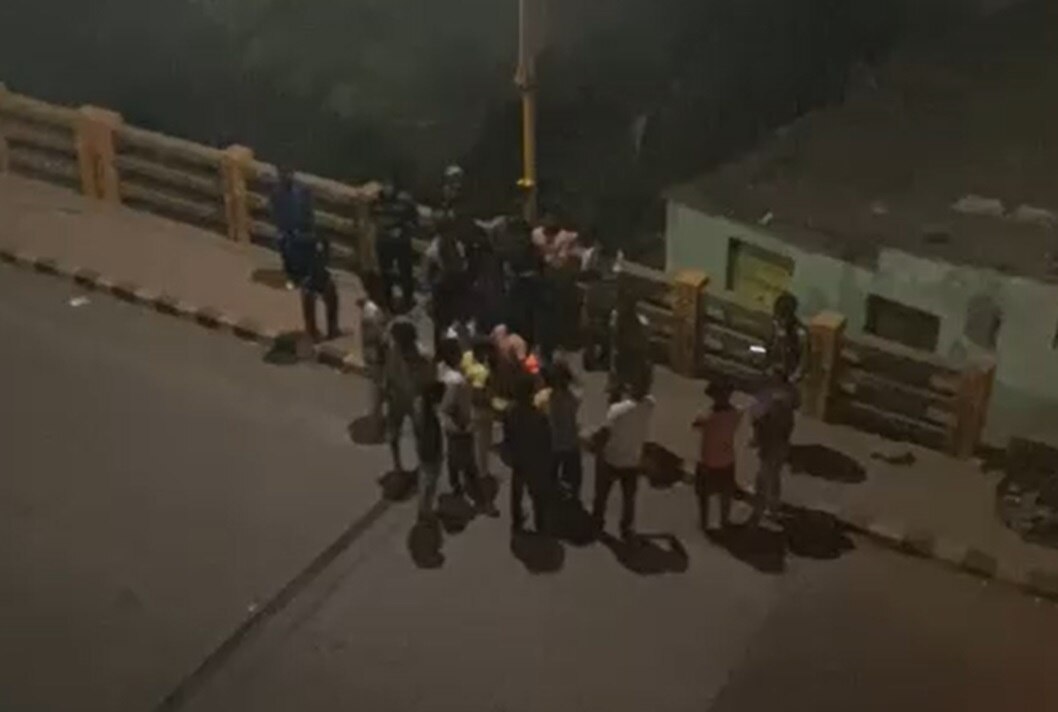Rajkot Video: રાજકોટમાં ગુંડારાજની શરૂઆત, મોડી રાત્રે બે જૂથોએ રસ્તાં પર કરી મારામારી, પોલીસનો કોઇ ડર નહીં