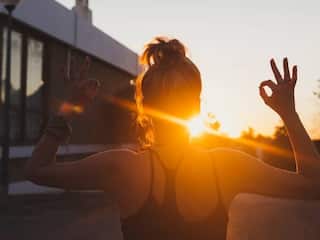 धूप से मिलता है विटामिन-D, लेकिन कितने बजे की धूप से? जानें इसका सही समय और तरीका