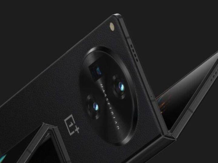 Oneplus Open: वनप्लस ने भारत में अपना पहला फोल्डेबल फोन लॉन्च किया है. इसमें आपको 7.82 इंच की मेन डिस्प्ले मिलती है. मोबाइल फोन Snapdragon 8 Gen 2 चिप के साथ आता है और इसमें 4805 एमएएच की बैटरी मिलती है. फोटोग्राफी के लिए इसमें 48+64+48MP के तीन कैमरा मिलते हैं.