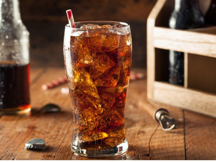 Side effects of drinking soft drinks : वारंवार कोल्ड्रिंक पिण्याची ही सवय आपल्याला महागात पडू शकते.