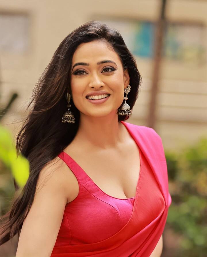 અભિનેત્રી શ્વેતા તિવારી ટીવી ઇન્ડસ્ટ્રીની સૌથી બોલ્ડ અભિનેત્રીઓમાંની એક છે જે પોતાની સુંદરતાથી કરોડો લોકોના દિલો પર રાજ કરે છે.