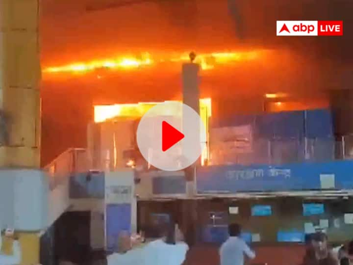 Mumbai Lokmanya Tilak Terminus Railway Station Fire Fire brigade sent two vehicles to spot Lokmanya Tilak Station Fire: मुंबई के लोकमान्य तिलक टर्मिनस स्टेशन में लगी आग, छत के ऊपर उठता दिखा काला धुआं, देखें वीडियो