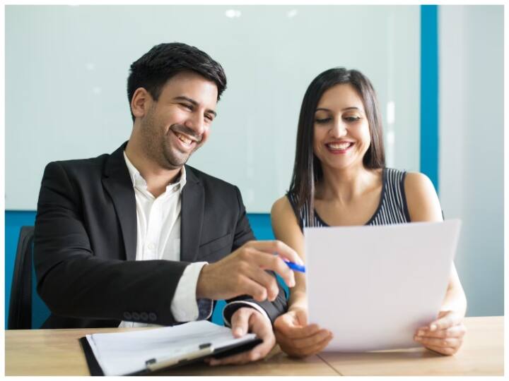 इन पदों पर आवेदन करने के लिए जरूरी है कि कैंडिडेट ने कसी मान्यता प्राप्त यूनिवर्सिटी से ग्रेजुएशन किया हो. किसी भी फील्ड के ग्रेजुएट अप्लाई कर सकते हैं. एज लिमिट 21 से 30 साल है.