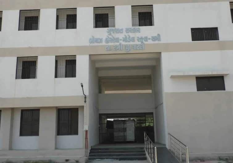 People's demand to start boys hostel of Patan which was built 3 years ago abpp Patan: કેવી રીતે ભણશે ગુજરાત? કરોડોના ખર્ચે બનેલી હોસ્ટેલ 3 વર્ષથી ખાઈ રહી છે ધૂળ