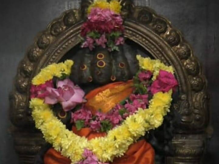Special Abhishekam for Goddess Gayatri in Vishwakarma Siddhi Vinayagar Temple on the occasion of the new moon of the month of Karthigai TNN விஸ்வகர்மா சித்தி விநாயகர் ஆலயத்தில் காயத்ரி தேவிக்கு அமாவாசையை முன்னிட்டு சிறப்பு அபிஷேகம்