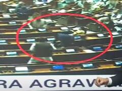 In Photos: નવી સંસદની સુરક્ષામાં મોટી ચુક, 2 લોકો પ્રેક્ષક ગેલેરીમાંથી કૂદ્યા અને પીળા રંગનો ધૂમાડો.....