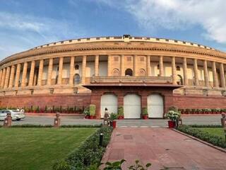 Parliament Attack 2001: அசால்ட்டாக வந்த அம்பாசிடர் கார்.. மறக்க முடியாத நாடாளுமன்ற தாக்குதல்.. 22 ஆண்டுகளுக்கு முன்பு நடந்தது என்ன?