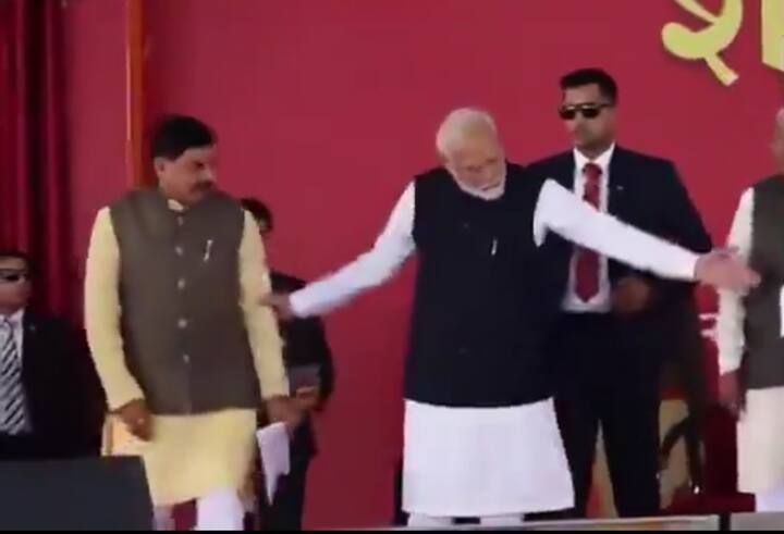 इस समारोह में प्रधानमंत्री नरेंद्र मोदी सहित भाजपा के तमाम दिग्गज और अन्य राज्यों के मुख्यमंत्री भी मौजूद रहे. राजधानी भोपाल के मोतीलाल नेहरू स्टेडियम में शपथ ग्रहण समारोह आयोजित किया गया.  ‌ मोहन यादव के अलावा राजेंद्र शुक्ला व जगदीश देवड़ा उपमुख्यमंत्री की शपथ लिए हैं. इस आयोजन को भव्य बनाया गया था.